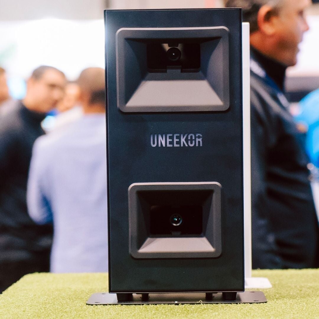 Uneekor EYE MINI LITE Garage Golf Simulator Package - Image 5