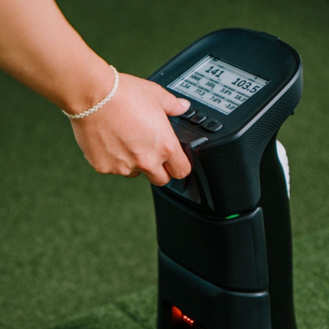 Uneekor EYE MINI SIG10 Golf Simulator Package - Image 7